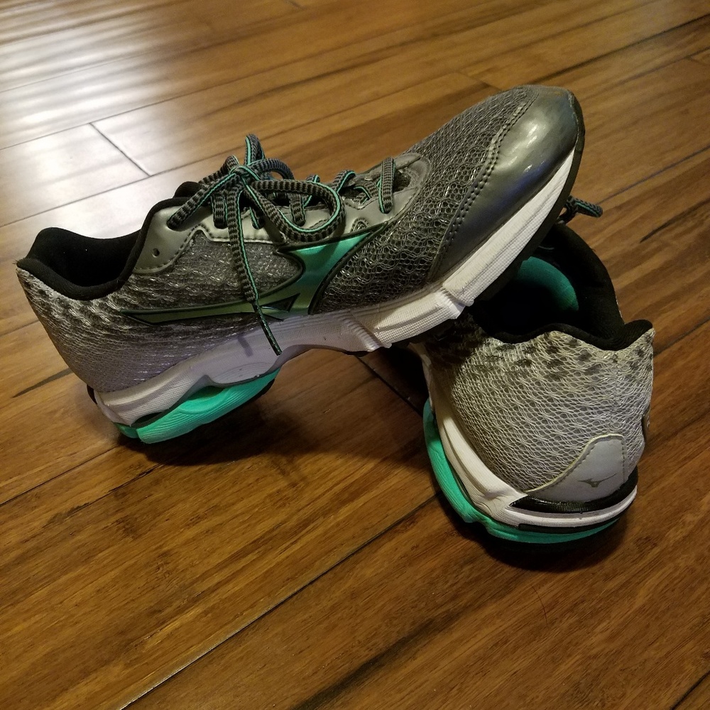 Mizuno wave runner 19